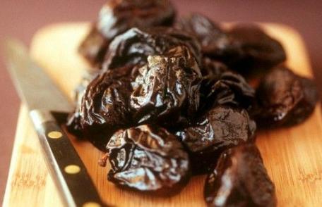 Prunele uscate, beneficii surprinzătoare pentru sănătate