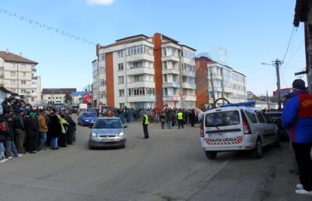 Înmormântare de romi cu muzică în „blană”, grătare şi focuri de tabără la  Dorohoi - FOTO