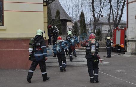 Incendiu la Sala Teatrului din Dorohoi. Exercițiu de amploare a pompierilor dorohoieni – VIDEO/FOTO