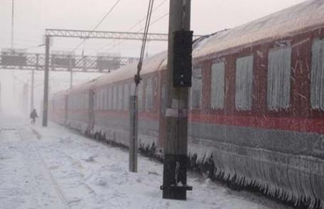 Ajutaţi de jandarmi să ajungă acasă, cu trenul