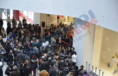 Uvertura Mall, închis sâmbătă seară din cauza supraaglomerării