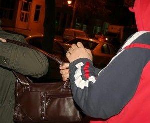 Tineri prinși de jandarmii botoșăneni după ce au jefuit o femeie