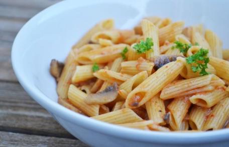 Paste cu sos de ciuperci
