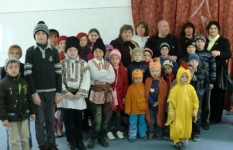 „Micii voluntari, bucuria bătrânilor noştri” proiect organizat de copiii de la Grădiniţa Balinţi-Havârna, Școala Balinţi şi Tătărăşeni