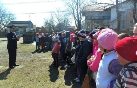 Școala Gimnazială „Mihail Sadoveanu” Dumbrăviţa, „Vreau să ştiu mai multe, vreau să fiu mai bun!” - FOTO