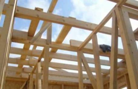 Dorohoi: Slabe speranţe ca iarnă să-i prindă pe sinistraţi în case noi