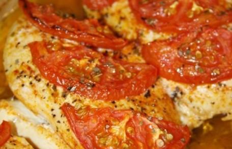 Piept de pui la cuptor cu roșii