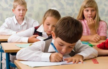 Ministerului Educaţiei a decis! Vezi când vor recupera elevii zilele libere din 2 şi 3 mai 