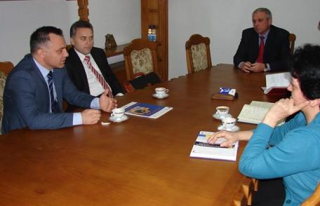 Preşedintele Sindicatului Naţional al Funcţionarilor Publici în dialog cu prefectul Macaleţi
