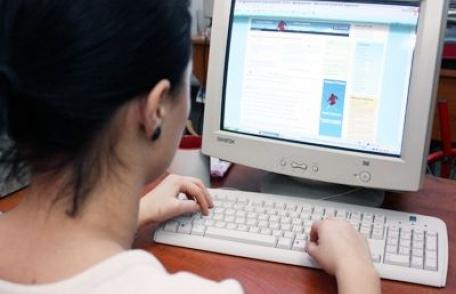 Peste 800 de elevi din județul Botoșani, au depus cereri pentru un calculator subvenționat de stat