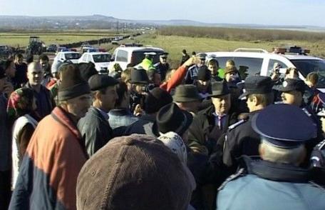 O noua revolta intre taranii si angajatii FGM pentru terenul de la Varfu Campului
