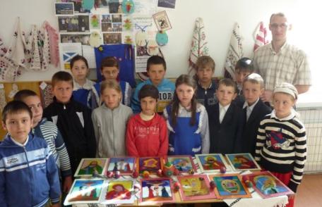 Pregătiri pentru a întâmpina Lumina la Şcoala Primară Nr. 2 Sauceniţa - FOTO