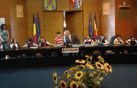 9 Mai sărbătorit la prefectură cu emoţii, aplauze, istorie şi artă 