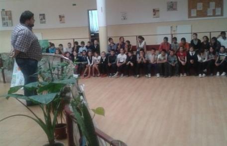 Școala gimnazială „Ștefan cel Mare” Dorohoi - Colaborare pentru combaterea violenței în școli - FOTO