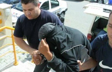 Suspect de comiterea unui furt din locuință, identificat de poliţişti