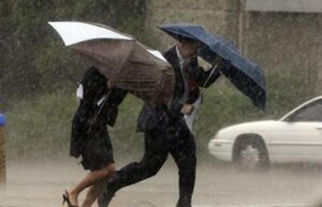 Atenție! Atenționare meteorologică de intensificări ale vântului, grindină și ploi cu caracter torenţial