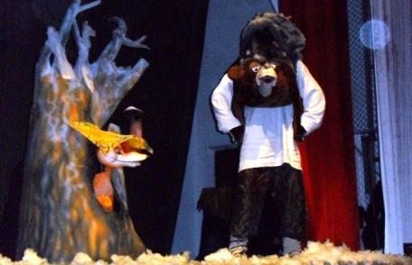 Două zile de spectacol la Sala Teatrului din Dorohoi și o sală plină de pitici - FOTO