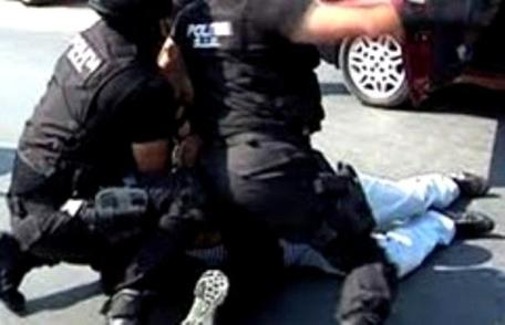 Patru botoşăneni prinşi în timp ce încercau să vândă heroină