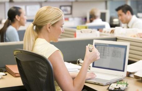 Atenție! Statul pe scaun timp îndelungat este la fel de ucigaș ca şi fumatul