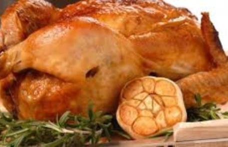 Peste 80 la sută din puii crescuţi în România sunt plini cu substanţe chimice