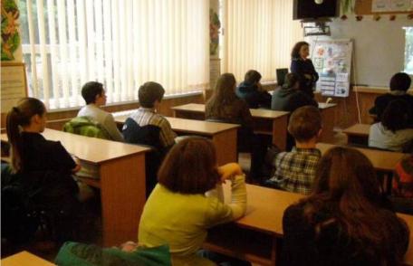 Polițiștii botoșăneni, alături de copii într-o campanie de promovare a măsurilor de siguranță personală