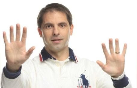 Un iubit prezentator tv din România marturisește că nu a fost niciodată la evenimentele mondene!