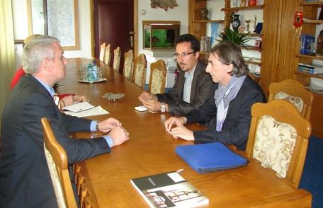 Directorul Institutului Francez din Iaşi în vizită la prefect
