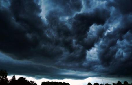 Judeţul Botoşani sub avertizări de ploi şi vânt