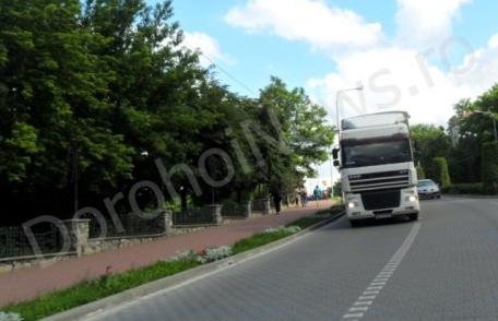 Bulevardul Victoriei din Dorohoi, sufocat de traficul greu