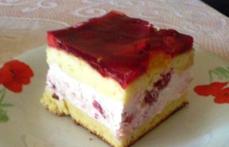 Prăjitură cu căpșuni