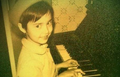 „Eram un fel de Nică din Humulești” - Cum s-a transformat dintr-o băiețoasă în „zâna feminității”