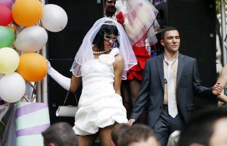 Vezi rezultatul sondajului privind legalizarea căsătoriilor între persoane de același gen