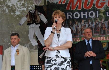 Mihaela Huncă alături de dorohoieni la Festivalul Internațional de Muzică Populară „Mugurelul” 2013