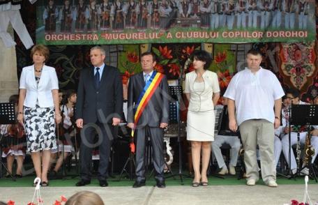 Oficialități prezente la Dorohoi în a doua zi a Festivalul Internațional de Muzică Populară „Mugurelul” - FOTO