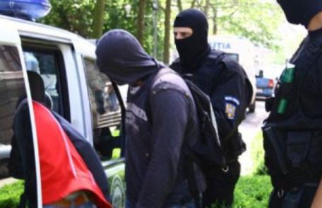 Zeci de percheziţii în Botoşani, Suceava şi Bucureşti într-un dosar cu avocaţi suspectaţi de înşelăciune