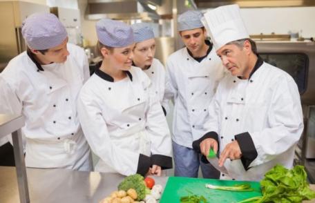 Curs de bucătar organizat de Agenția Județeană pentru Ocuparea Forței de Muncă Botoșani