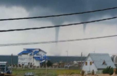 Fenomen spectaculos în Vama Veche. Turiştii au rămas fără cuvinte când au văzut tornada! - VIDEO