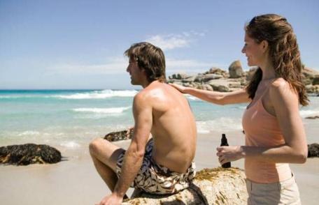 Pericol: Cremele de protecţie solară distrug plajele