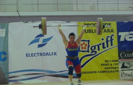 Vicecampioană mondială premiată cu aur triplu de subprefectul judeţului