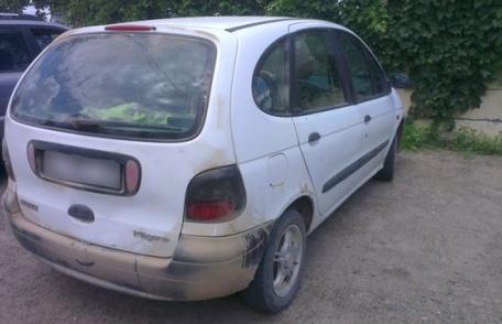 Renault „italian” cu documente falsificate depistat la Darabani