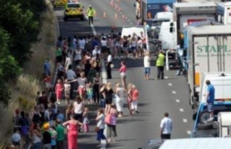 Microbuz cu români, răsturnat în Marea Britanie. Trei persoane în stare critică