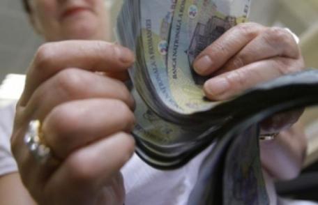 Angajată Provident din Botoșani, bănuită că a încasat 46.000 de lei din contracte false