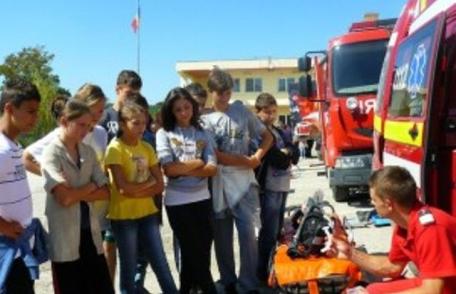 „Școala de Vară” la ISU Dorohoi. Elevii vor învăța cum să facă față situațiilor de urgență