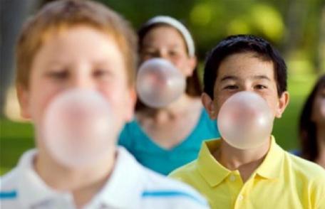 După ce vei afla ce conţine, sigur te vei gândi de două ori înainte să cumperi gumă de mestecat