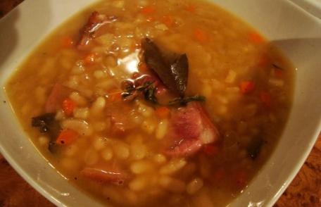 Ciorbă de fasole cu ciolan afumat