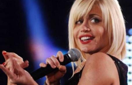 Loredana a primit trofeul „Artistul Anului”, la Romanian Top Hits Music Awards