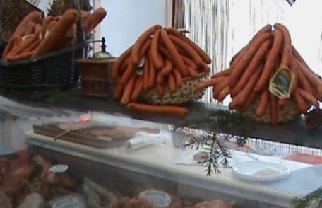 Cârnaţi din România opriţi de la comercializare în Italia din cauza unor E-uri