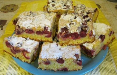 Prăjitură cu mălai și vișine