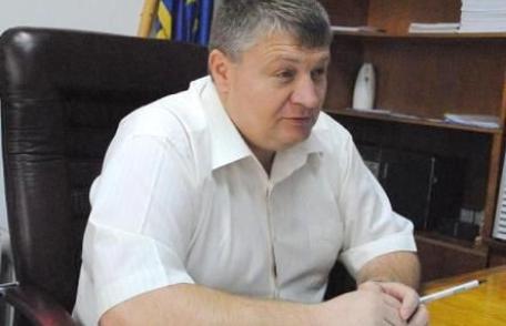 Florin Ţurcanu trimite albume foto cu judeţul profesorilor, medicilor şi preoţilor