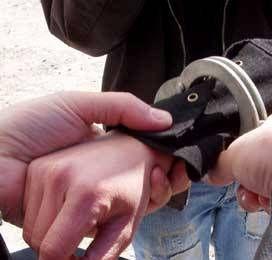 Hoţ de scutere arestat de poliţişti